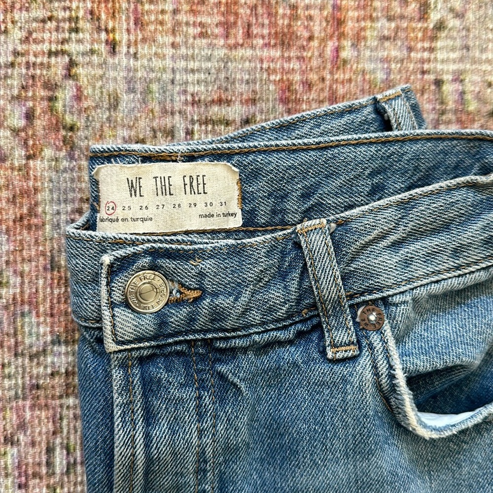FREE PEOPLE ripped mid waist jeans - Picture 5 of 11